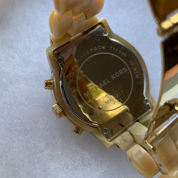Michael Kors Light Blonde Tortoise Watch - Picture 5 of 5